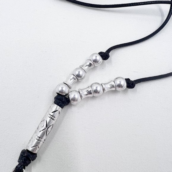 C 1946 - Silver Tone Romans 8:28 Medallion 28” Black Cord Necklace - Picture 9 of 10